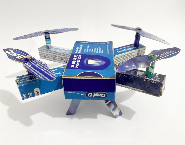 Drone Oral-B — vue 3